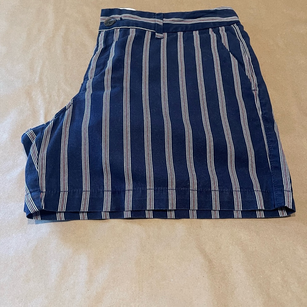 Women’s Old Navy shorts Size; 10 Nany and White stripe